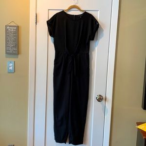 Banana Republic Factory jumpsuit Size 2 w/ pockets. Black.